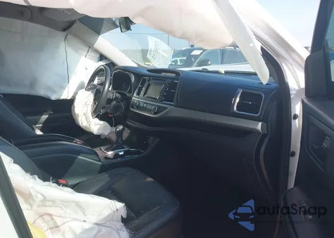 2015 Toyota Highlander Le/Le Plus z USA, uszkodzony, nr VIN 5TDBKRFH2FS155479